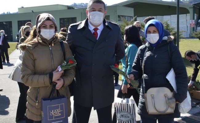 Başkan Tekin’den 8 Mart jesti