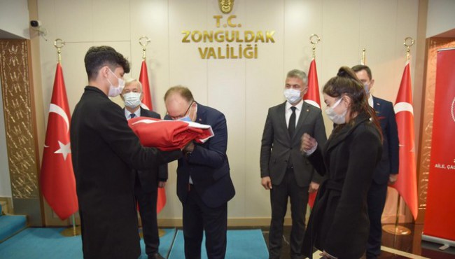 15 İl'i gezdi. Şanlı bayrağımız Zonguldak'ta