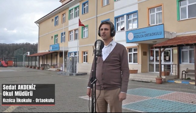 Kızılca ilk ve ortaokulu öğretmenlerinden Çanakkale Türküsü