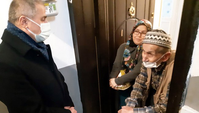 AK Partililer yaşlıların hayır duasını aldı