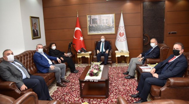 İzmirlioğlu ailesi eğitime desteğe devam ediyor