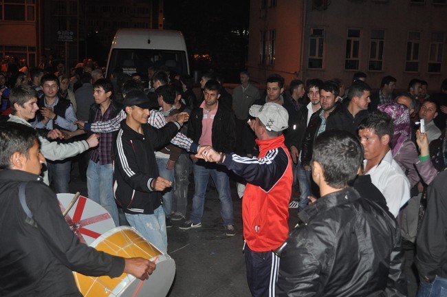 Asker adayları davul-zurna'yla uğurlandı