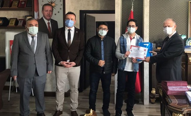 Öğretmen ve Öğrencilere başarı belgeleri takdim edildi