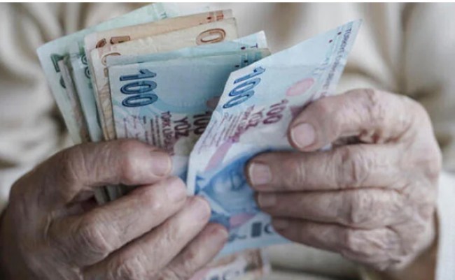 Emekli ikramiyelerine 100 tl zam yapıldı