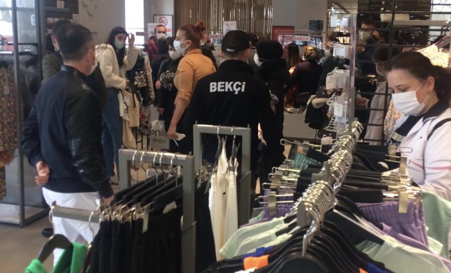 Koton’u bekçiler bastı