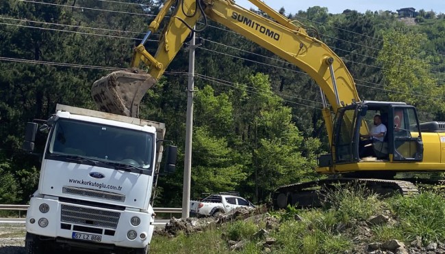 Yarı olimpik yüzme havuzu için ilk kazma vuruldu