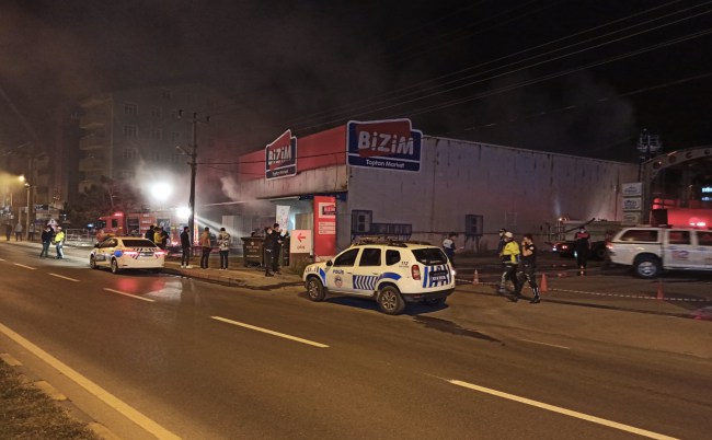 Bizim Toptan’da yangın çıktı