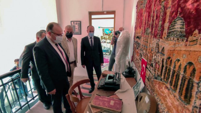 Vali Tutulmaz'dan Devrek Kent Müzesine destek