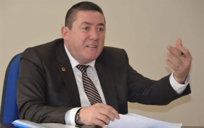 Nuri Tekin merdivenlerden düştü