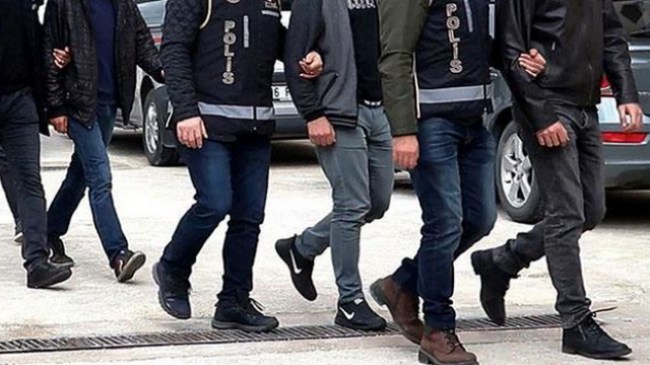 Gözaltına alınan FETÖ zanlıları adliye'de