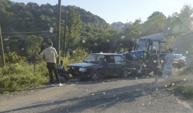 Kontrolden çıktı, elektrik direğine çarptı