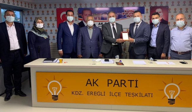 İsmail Üstün bayrağı Varol Aksoy'a devretti