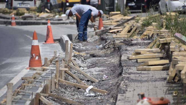 Kepez yolu yaya kaldırımları yapılıyor