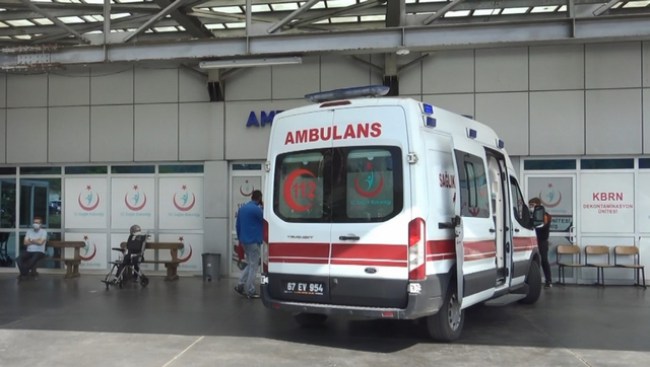 Motorlu kurye kaza yaptı