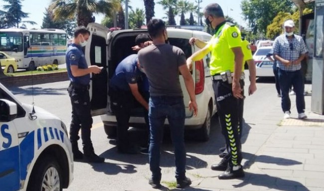 Polisle tartışan kargo çalışanı gözaltına alındı