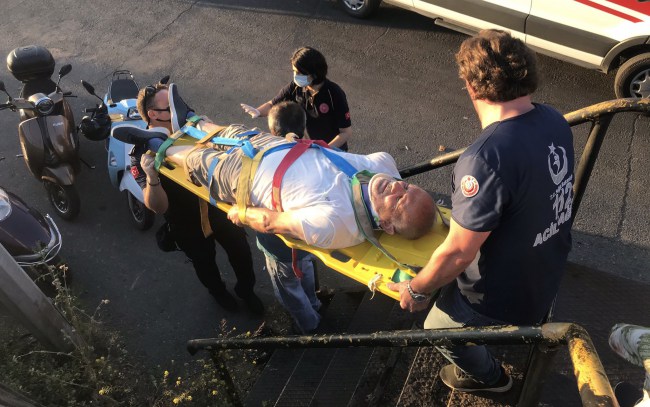 Balık tutarken kayalıklardan düştü