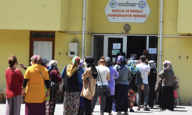 Kdz.Ereğli Belediyesi bayram öncesi gıda yardımında bulunuyor