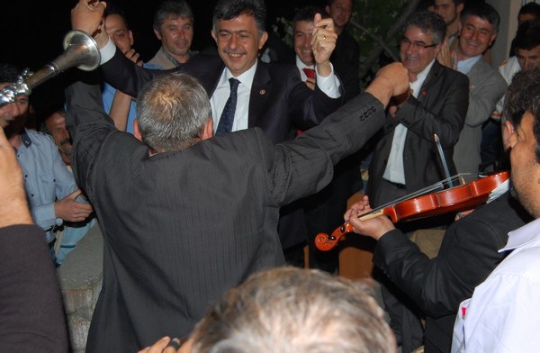 Köktürk'e davul zurna ile karşılama