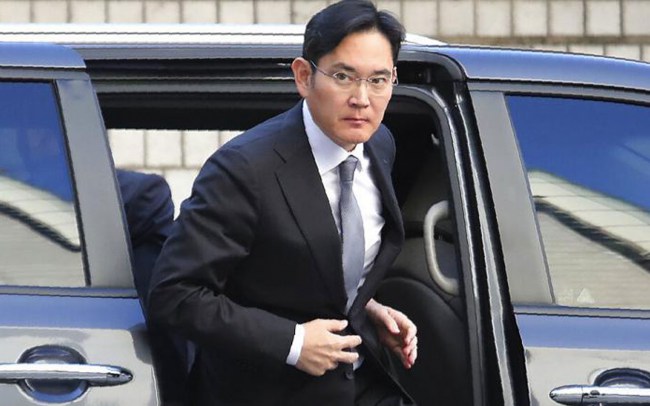 Samsung'un eski yöneticisine şartlı tahliye!