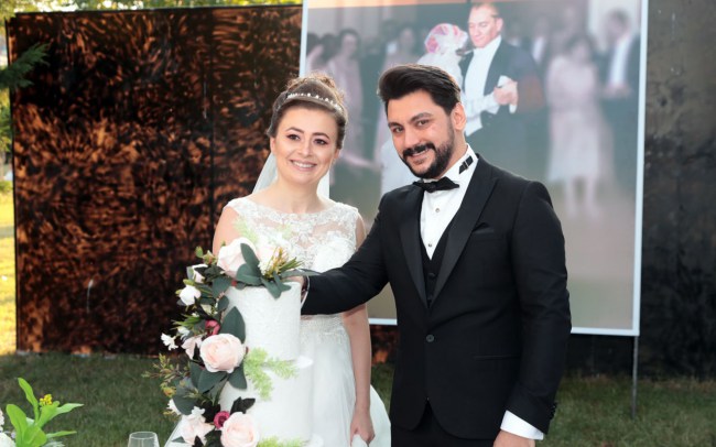 İzmitli çiftler, Atatürk'ün düğün fotoğrafı ile anılarını ölümsüzleştiriyor