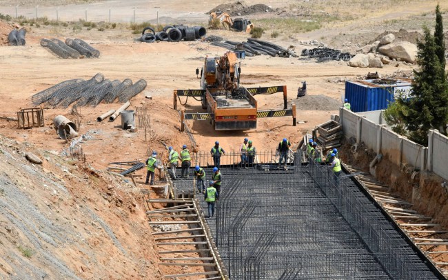 İzmir Karabağlar'da Atatürk Gençlik ve Spor Merkezi'nde test zamanı