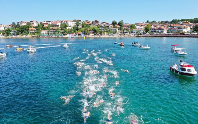 Kocaeli'de açık su yüzme yarışları başladı