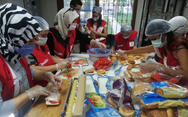 Türk Kızılayı Urla'dan söndürme çalışmalarına destek