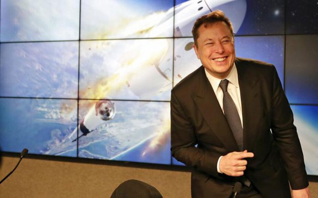 Elon Musk, uzayda ‘reklam' işine girecek
