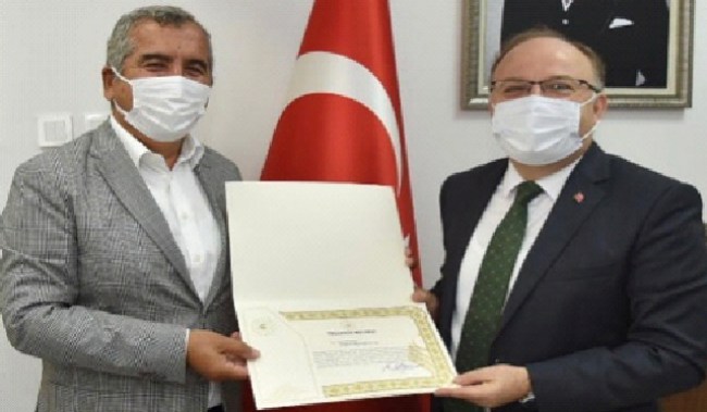 Akın Tatoğlu'na teşekkür plaketi