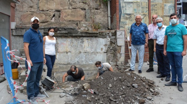 Tarihi çeşme gün yüzüne çıkıyor