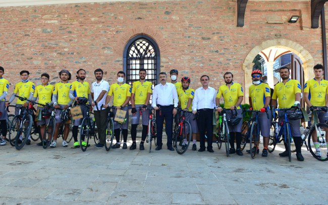 İstanbul Eyüpsultan'dan yola çıkan Server gençleri, Bursa Yıldırım'da