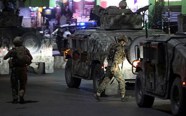 Taliban, Gazne'yi de ele geçirdi!