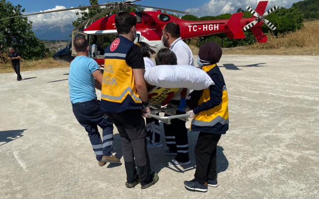 Bursa Keles'te helikopter ambulans 46 yaşındaki hasta için havalandı
