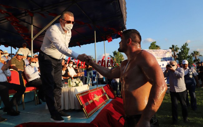 Kocaeli'de altın kemer Ali Gürbüz'ün oldu