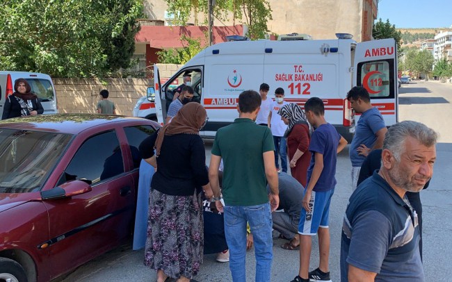 Adıyaman'da motosiklet yayaya çarptı: 2 yaralı