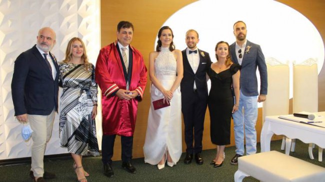 Havada başlayan arkadaşlık nikahla taçlandı