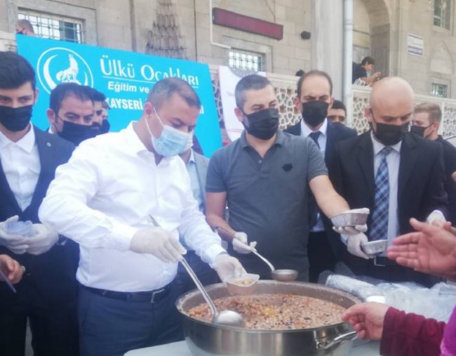 KGGD ve Ülkü Ocaklarından aşure ikramı