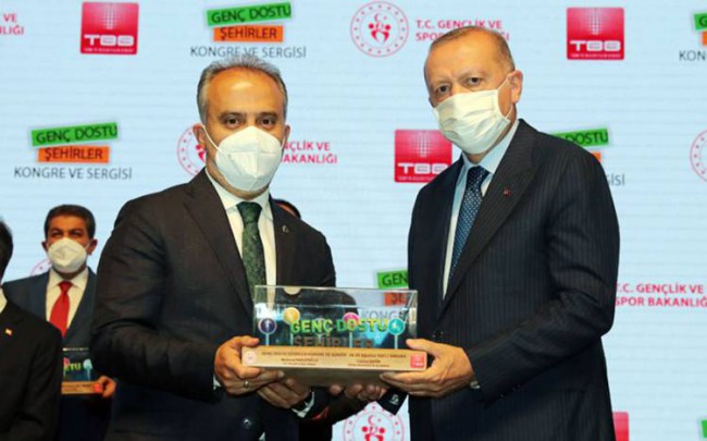 Bursa'nın gençlik ödülü Erdoğan'dan