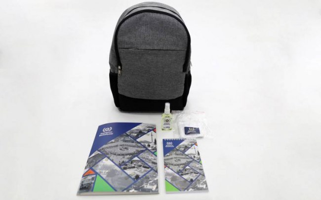 İzmir'de Gaziemirli öğrencilere çanta desteği