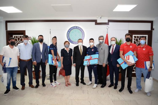 Olimpiyat yıldızlarına BUÜ'den ödül