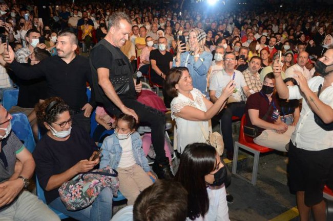 Bursa'da Haluk Levent coşkusu