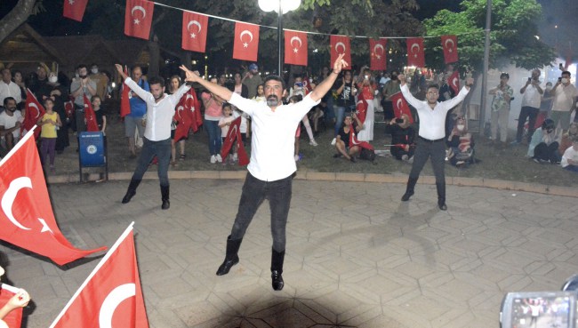 Sanat sokağında 30 Ağustos coşkusu