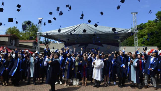 BEÜ Mühendislik Fakültesi mezunları kep attı