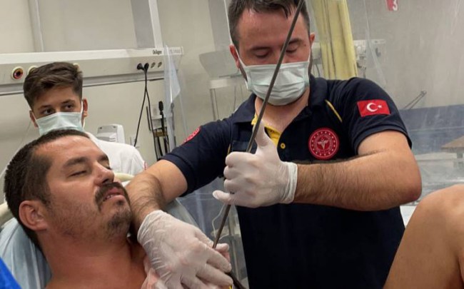 Kalbine saplanan zıpkın DEÜ'de çıkarıldı