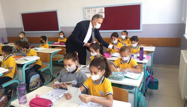 Okuma gününde okulları ziyaret ettiler