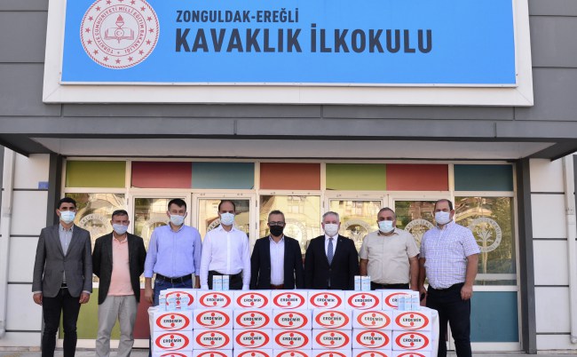 Erdemir’den bölge okullarına dezenfektan desteği