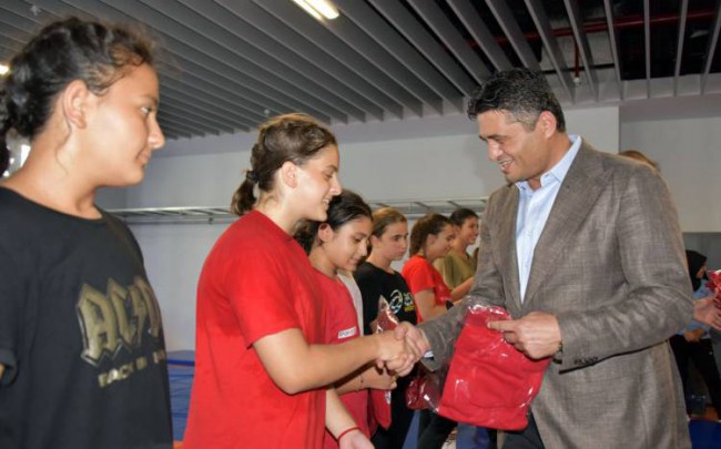 Güreşin Yıldız Milli Kızları Aliağa'da