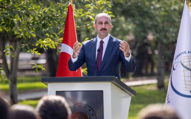 "Gözünüz bağlı, teraziniz şaşmaz olsun"