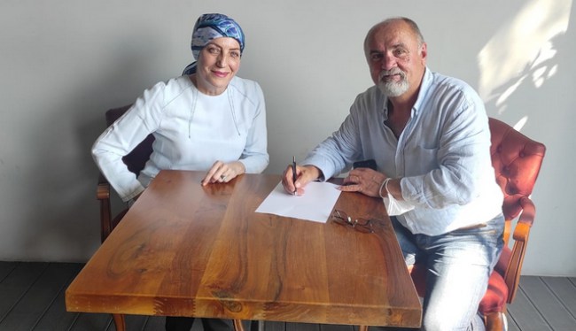 "Vefalı insanların yanında olmaktan memnunum"