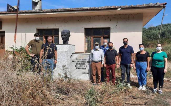 Kemal Demirel: "Çocuklar köylerinde okumalı"